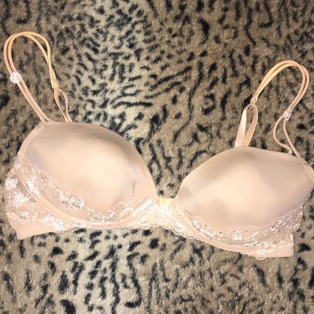 Victoria’s Secret Angels Demi Bra​​​​​​​
